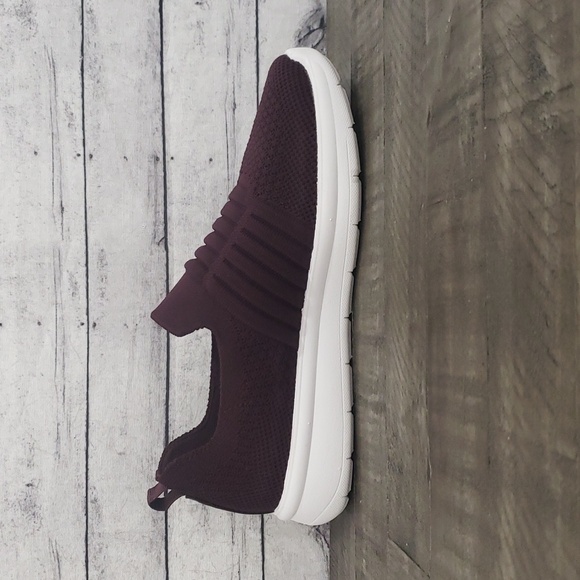 Clarks-Cloudsteppers Ezera Walk Slip-On Sneaker Burgundy Knit Size 9M - Picture 6 of 8
